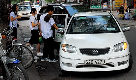Sửa quy định để “siết” giá cước taxi