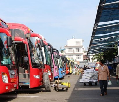 Bộ GTVT yêu cầu taxi, xe đò giảm giá