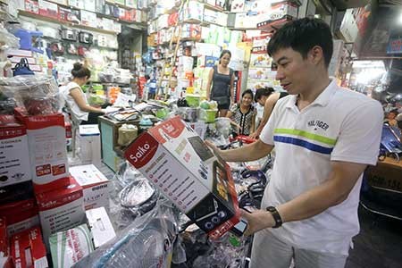 Hàng hóa Trung Quốc gắn mác ngoại lừa người mua
