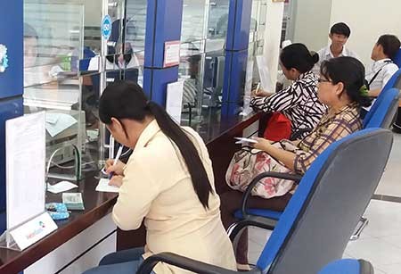 Người vay tiền lo lãi suất tăng