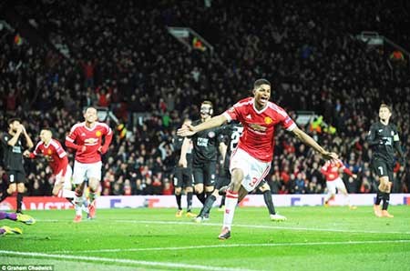 Man. United đại thắng, Liverpool may mắn có quả 11 m