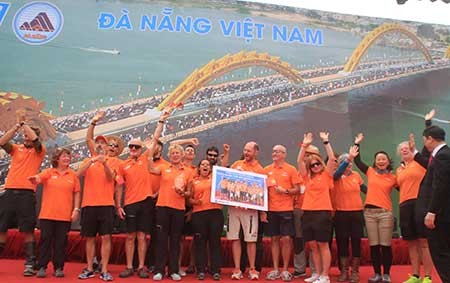 Người dân Đà Nẵng chia tay cuộc đua thuyền buồm vòng quanh thế giới