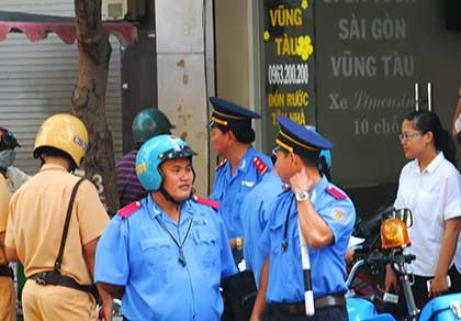 Không để xe to vào phố nhỏ