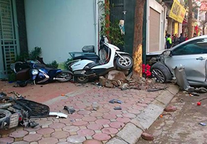 Khởi tố tài xế gây tai nạn khiến ba người chết trên phố
