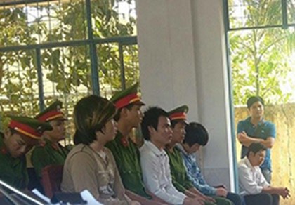 Điều tra lại vụ chiếc áo đỏ oan nghiệt