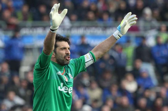 Gianluigi Buffon chỉ còn 4 phút nữa sẽ làm nên lịch sử