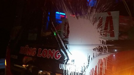Thực hư vụ xe khách bị ném gạch, ném sơn trên cao tốc