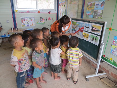 Nơi học sinh từng chui túi nylon qua suối có trường mới