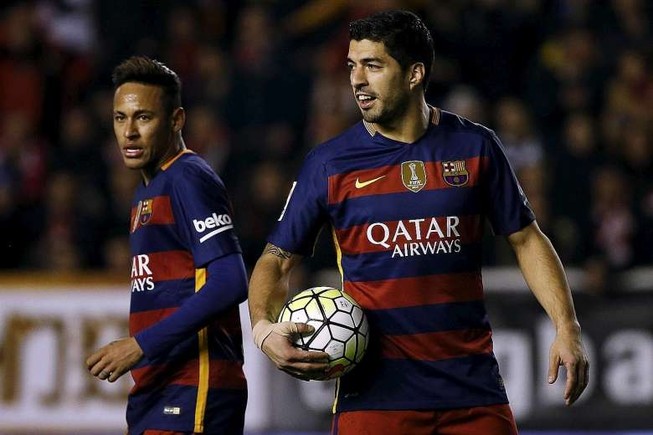 Suarez và Neymar cá độ bằng bánh mì kẹp thịt
