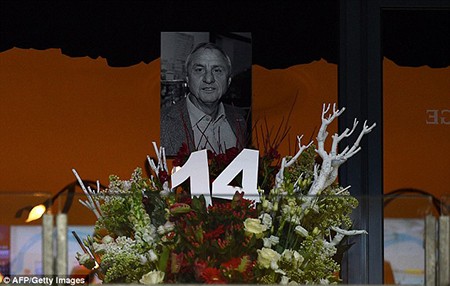 Xúc động buổi lễ tưởng niệm ‘thánh’ Johan Cruyff