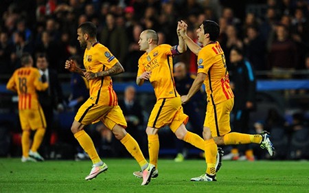 Suarez tỏa sáng, Barca thắng ngược Atletico