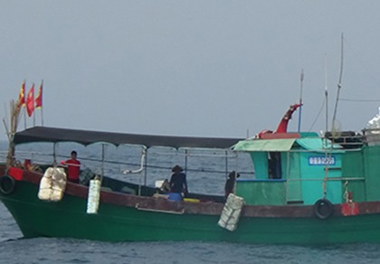 Tàu cá Trung Quốc liều lĩnh vào rất sâu vùng biển Việt Nam đánh bắt