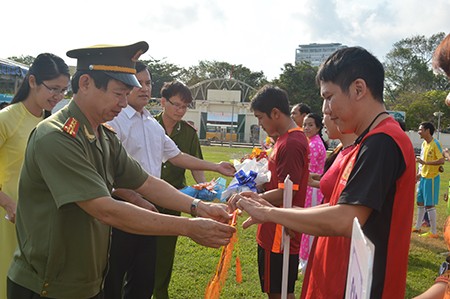 Cảnh sát Hình sự đá bóng mừng 70 năm thành lập
