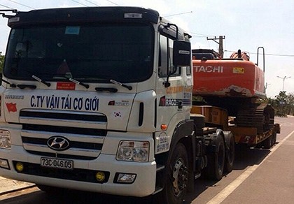 Bình Thuận: Bắt xe quá khổ sử dụng giấy phép lưu hành giả