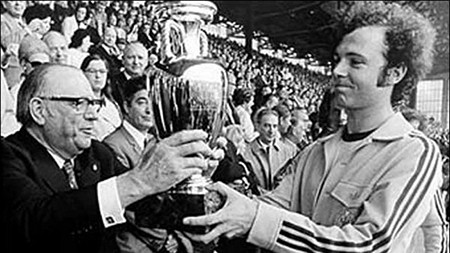 Euro 1972 - 'Kẻ dội bom' Gerd Muller đưa Tây Đức lên đỉnh châu Âu