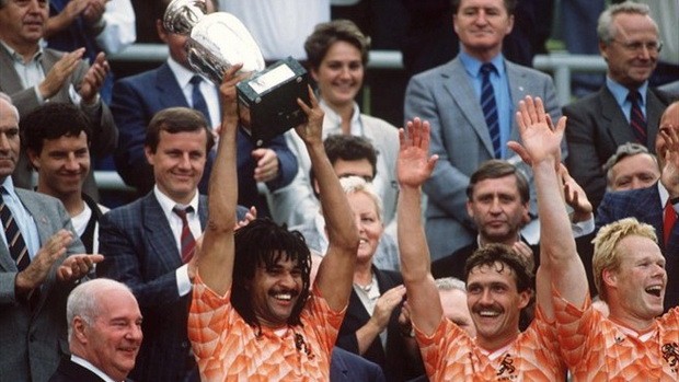 Euro 1988: Vinh danh Van Basten và cơn lốc màu da cam