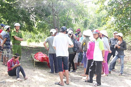 Phát hiện người đàn ông chết trong tư thế treo cổ trên cây