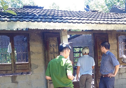 Buồn chuyện gia đình, người đàn ông tự đốt nhà mình