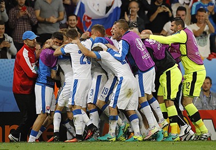 Nga 1-2 Slovakia: 'Chim ưng' khuất phục 'gấu Nga'