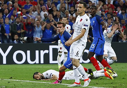 Thắng nhọc Albania, Pháp chính thức có 'vé' vào vòng knock-out