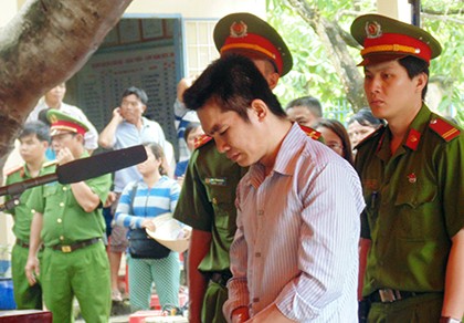 Đâm bạn nhậu của vợ rồi tự sát