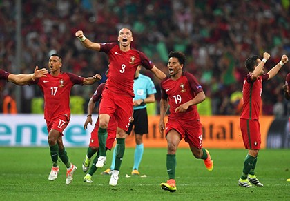 Poland 1-1 Portugal (AET, 3-5, Penalty): 'Đại bàng' gãy cánh!