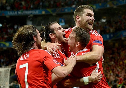 Thắng ngược Bỉ, xứ Wales hiên ngang vào bán kết