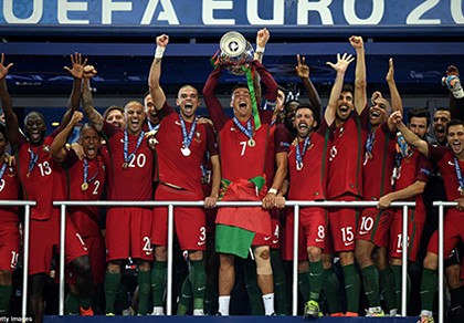 Ronaldo bật khóc, Eder hóa người hùng, Bồ Đào Nha vô địch Euro 2016