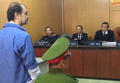 Tòa xử “án” dẫn độ người nước ngoài ra sao?