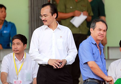 Bầu Đức ngó lơ, HA Gia Lai phải tự bơi