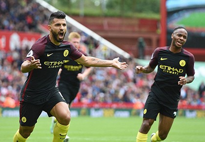 Thắng đậm Stoke City, Man City 'vượt mặt' M.U