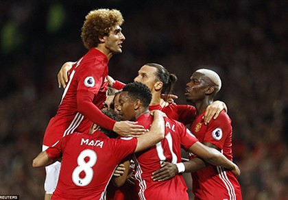 Pogba ra mắt, Ibrahimovic 'lên đồng', MU nhẹ nhàng thắng Southampton
