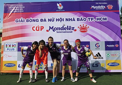 Giải bóng đá Hội Nhà báo TP.HCM 2016: Bóng hồng trên sân cỏ!