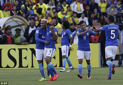 Messi gọi, Neymar trả lời, Brazil thắng lớn Ecuador