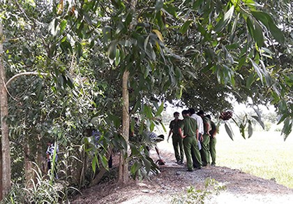 Bé trai 2 tuổi chết bất thường dưới kênh