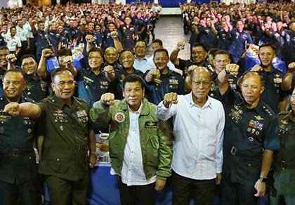Ông Duterte muốn bỏ phán quyết trọng tài?
