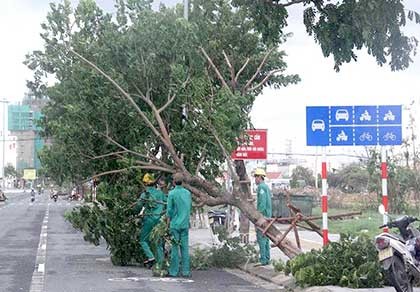 Bão số 4 tan, nguy cơ lũ quét, sạt lở đất