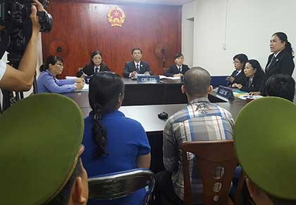 Miễn trách nhiệm hình sự hai thiếu niên cướp giật bánh mì