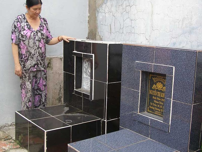 Tự tiện di dời 2 ngôi mộ