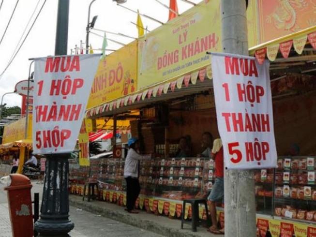 Bánh Trung thu mua 1 tặng 5 vẫn ế