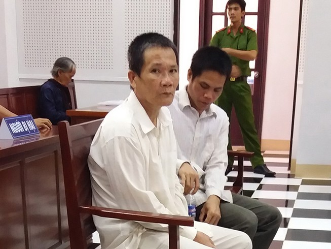 Chồng giết vợ trước mặt nữ thẩm phán