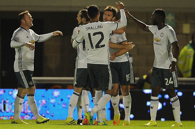 Man. United và Man. City cùng thắng ở Cúp Liên đoàn