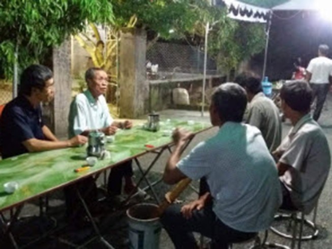 Người mẹ vừa sinh con 9 tháng chết dưới hồ