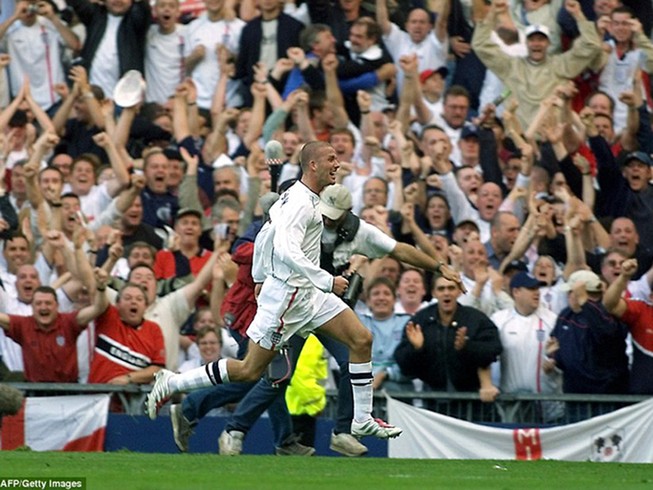 15 năm trước,Beckham đã tạo nên khoảnh khắc bùng nổ này