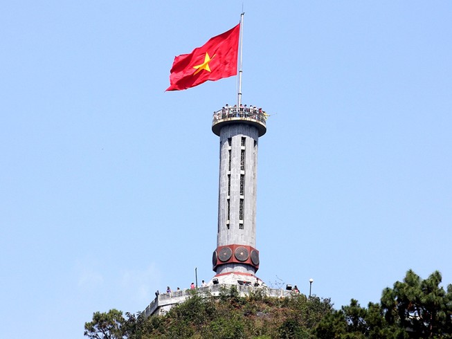Thiêng liêng Cột cờ Lũng Cú nơi địa đầu Tổ quốc