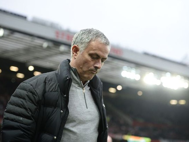 FA chính thức ra án phạt với Mourinho