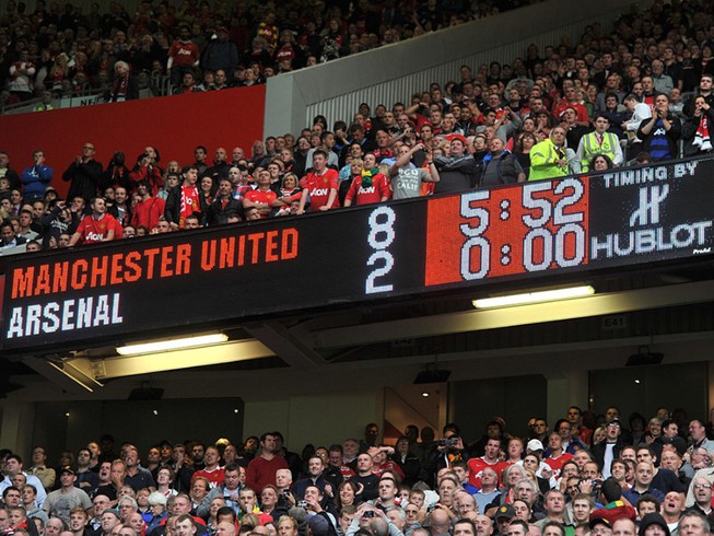 MU đăng lại clip hạ Arsenal 8-2, 'hút' 5 triệu lượt xem