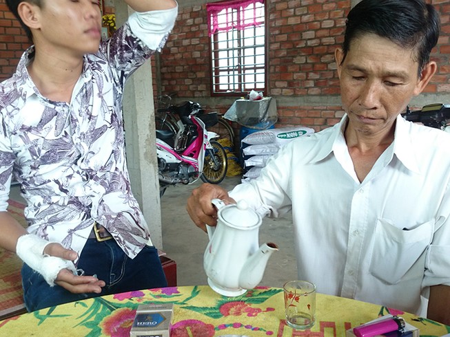 Nhóm côn đồ đánh người vô cớ gãy tay