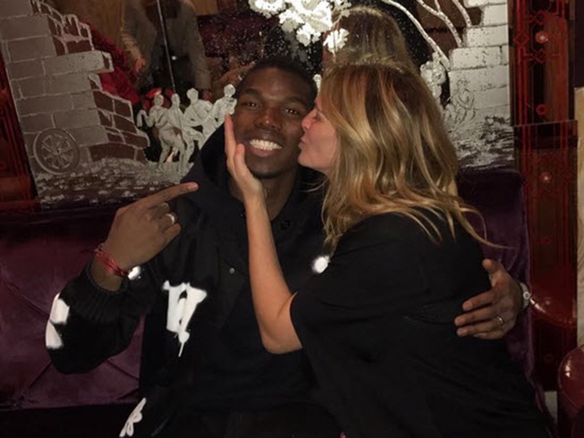 Julia Roberts hôn Pogba: Ai là người may mắn nhất ở MU?