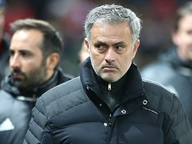 Mourinho xác nhận sao MU sắp bị bán cho Everton